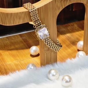 Unisex Vintage Gold Bracelet With A Large Gemstone As Centerpiece