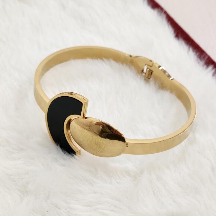 Crescent Black Inlay With Gold Teardrop Shaped Element Bracelet