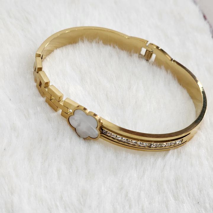 White Enamel Flower With Set of White AD Gold Bracelet