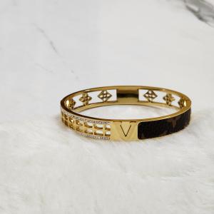 Unisex Designer Louis Vuitton Essential V Bangle Bracelet