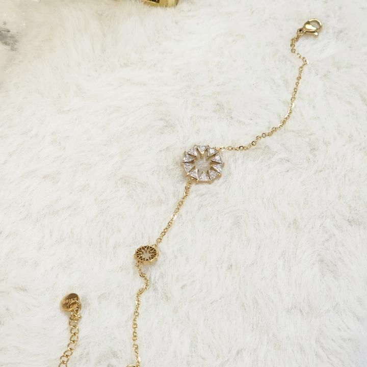 Charming Stones Flower Chain Bracelet