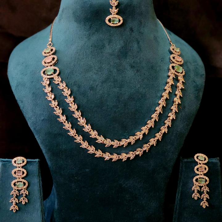 Emerald Ivy Heritage Necklace Set