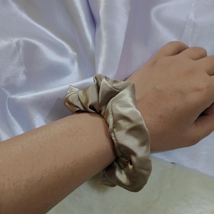 Luxe Aabhushan Champagne Glow Satin Scrunchie
