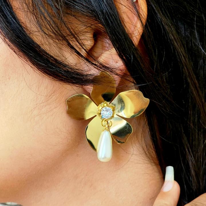 Golden Bloom Pearl Drop Earring