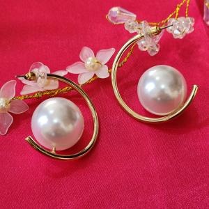Lustrous Pearl Arc Earrings