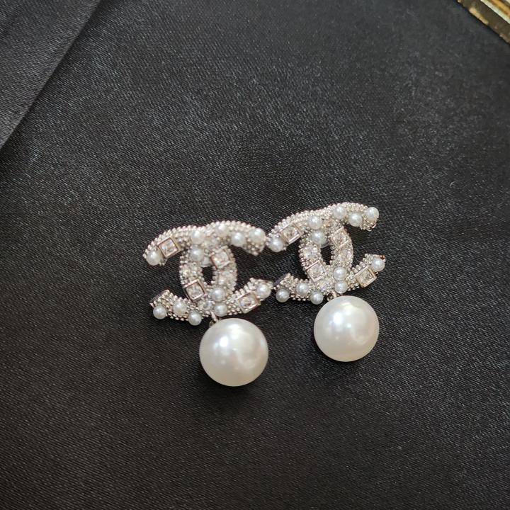 Élise channel Luxe Pearl Studs
