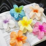 Sunlit Daffodil Clutcher