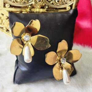 Golden Bloom Pearl Drop Earring