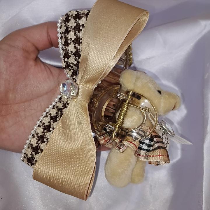 Royal Teddy Bow Clutcher – Gold Edition