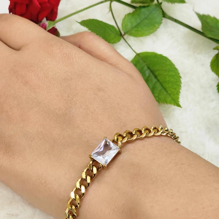 Unisex Gold Chain With Radiant Gemstone Bracelet