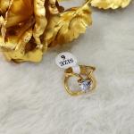 Elegant Gold Ring With Heart-Shaped Diamond