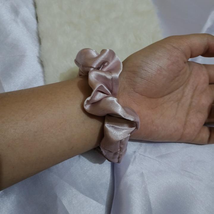 Luxe Aabhushan – Blush Rose Satin Scrunchie