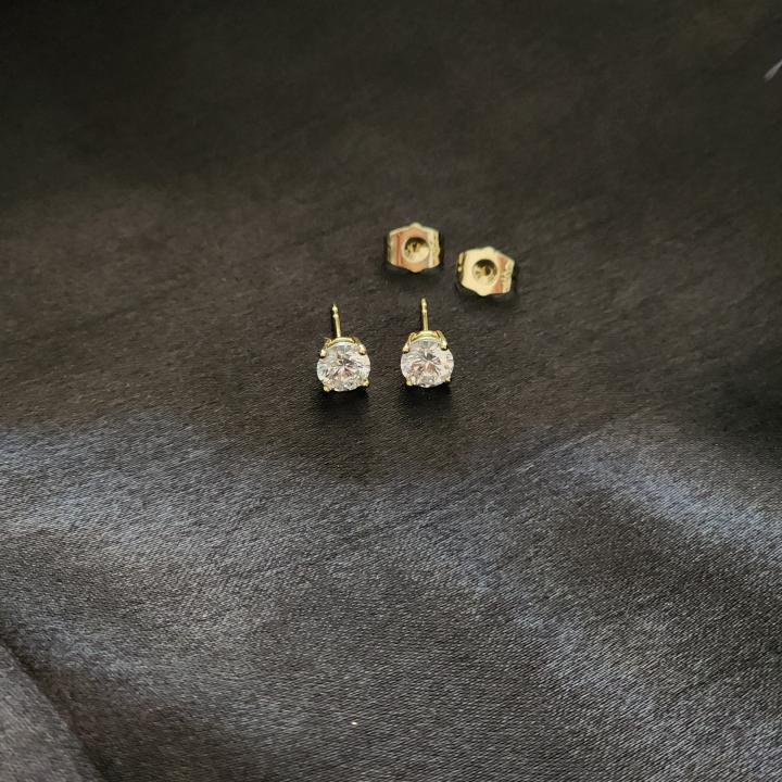 Unisex Timeless Solitaire Studs