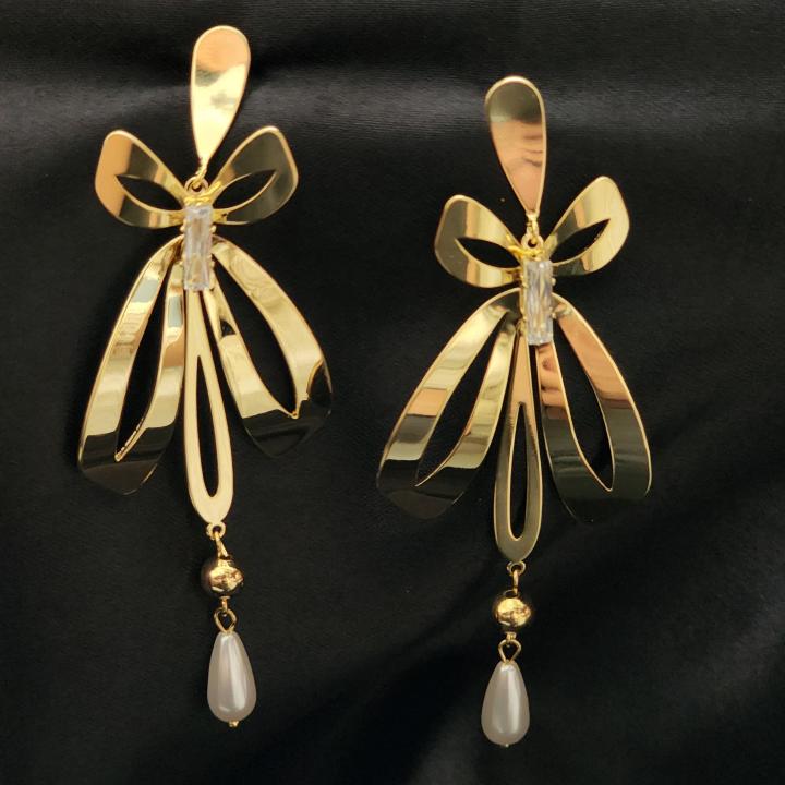 Korean Bow Designed Centred with Clear Rectangular Stone & Dangling Fox Pearl