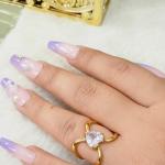 Elegant Gold Ring With Heart-Shaped Diamond
