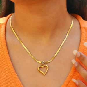 Eterna Heart Gleam Necklace