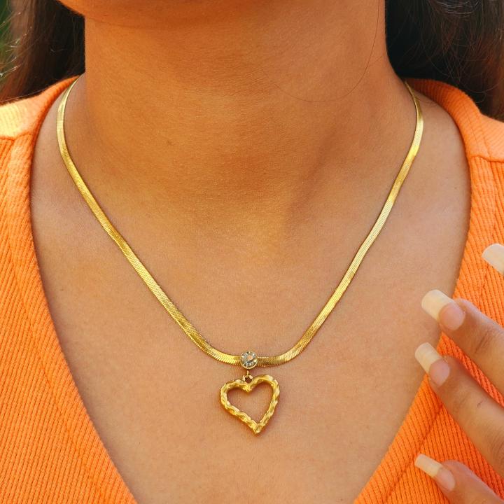Eterna Heart Gleam Necklace