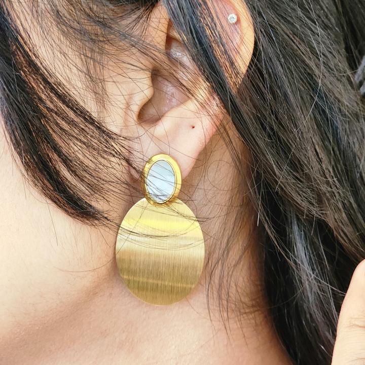 Elegance in Gold – Brushed Oval Drop Earrings