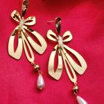 Korean Bow Designed Centred with Clear Rectangular Stone & Dangling Fox Pearl