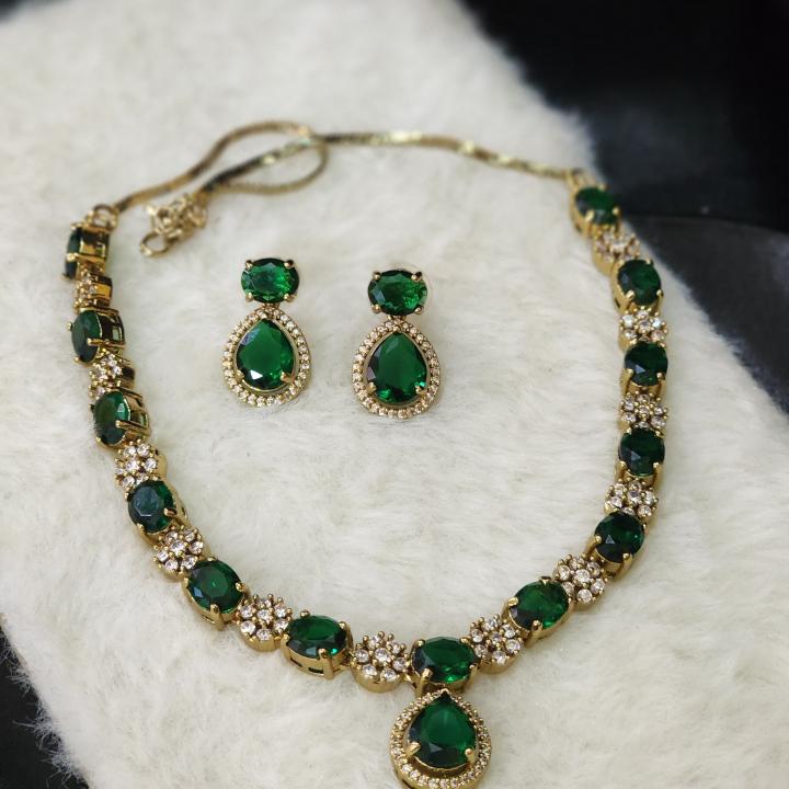 Zehra Royale Emerald Necklace Set